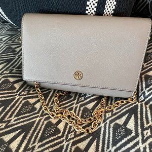Tory Burch Authentic Robinson Wallet on a Chain Handbag in Gray Heron, Brand New